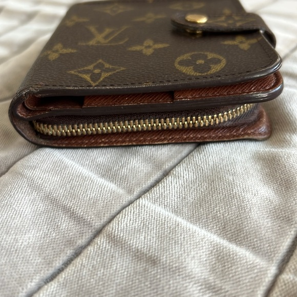 Louis Vuitton Monogram Bifold Wallet - Picture 15 of 15